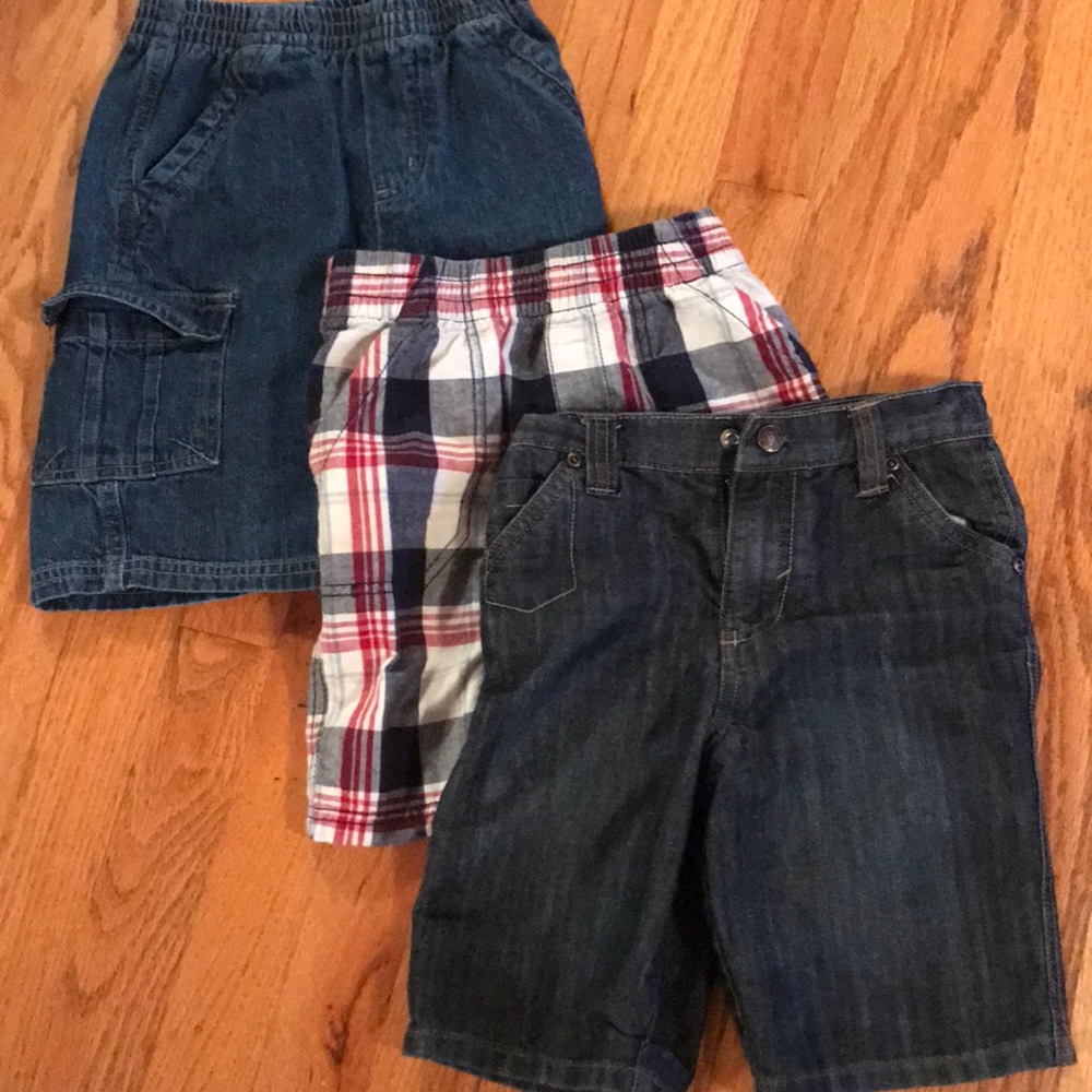 Lot of 3 pairs of boy shorts.  Size 4T